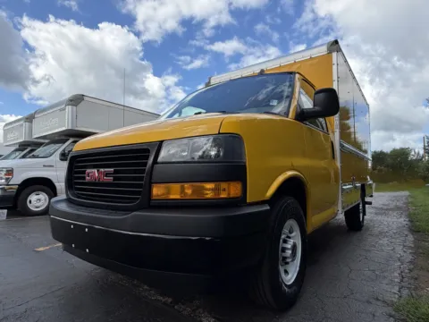 More photos of 2021 GMC 3500 12ft Box Truck at Signature Truck Center, IL