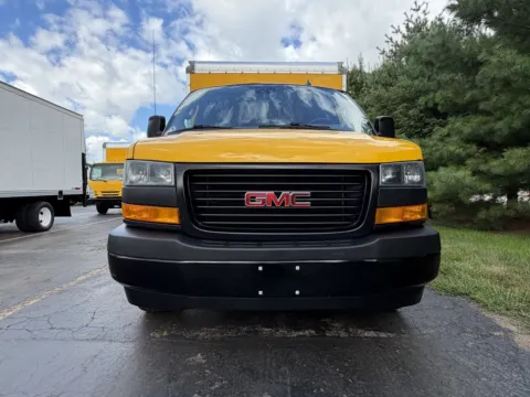 More photos of 2021 GMC 3500 12ft Box Truck at Signature Truck Center, IL