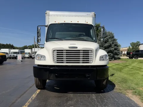 More photos of 2020 Freightliner M2 28ft Box Truck at Signature Truck Center, IL