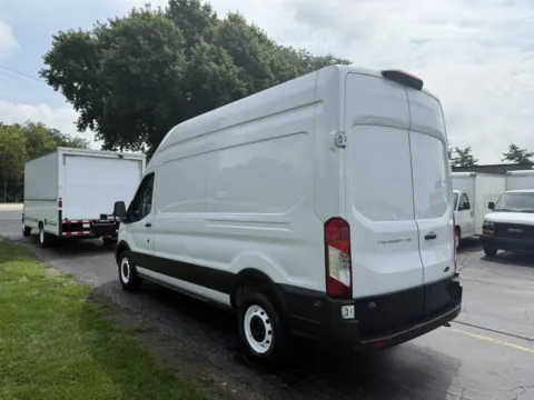 More photos of 2020 Ford Transit 250 at Signature Truck Center, IL