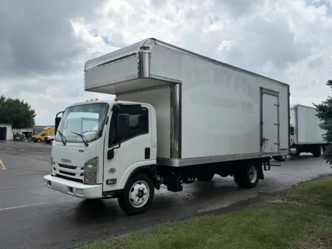 More photos of 2020 Isuzu NRR 20ft Box Truck with Attic at Signature Truck Center, IL