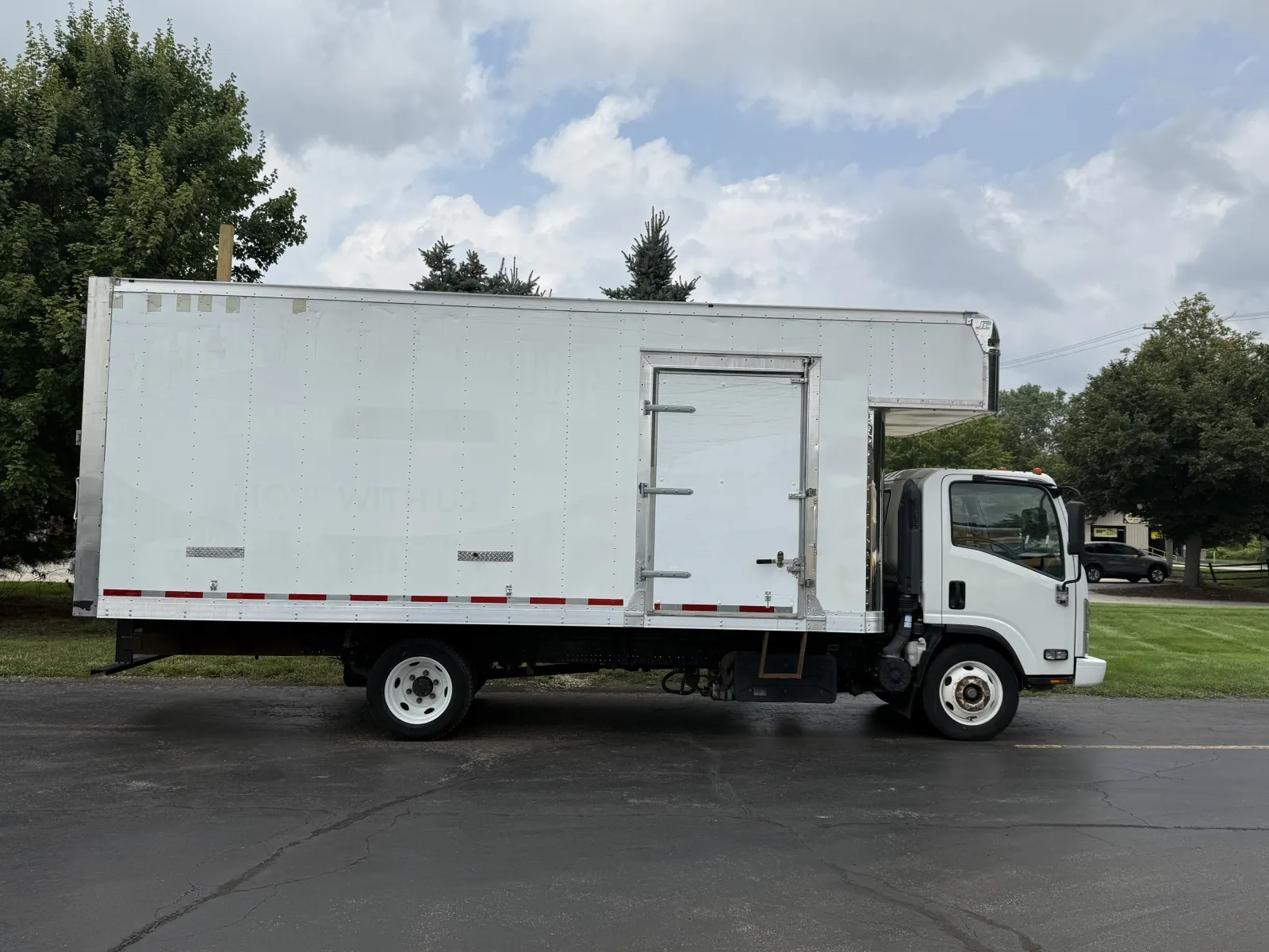 White 2020 Isuzu NRR 20ft Box Truck with Attic for sale in Crystal Lake, IL