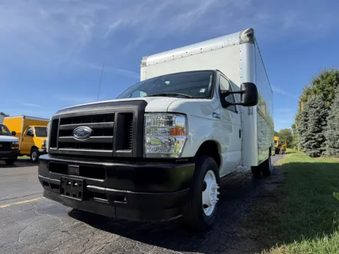 More photos of 2022 Ford E-Series 16ft Box Truck at Signature Truck Center, IL
