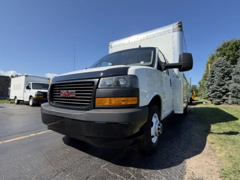 More photos of 2022 GMC Savana 3500 at Signature Truck Center, IL