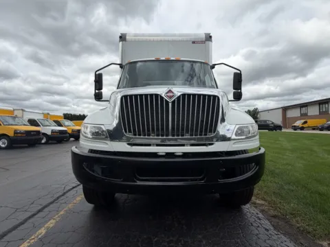 More photos of 2020 International MV607 26ft Box Truck at Signature Truck Center, IL