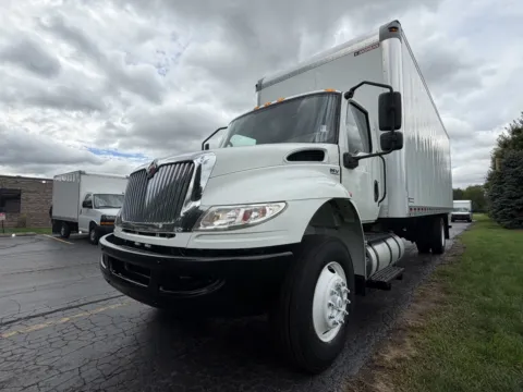 More photos of 2020 International MV607 26ft Box Truck at Signature Truck Center, IL