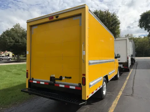 More photos of 2021 GMC 12ft Box Truck at Signature Truck Center, IL