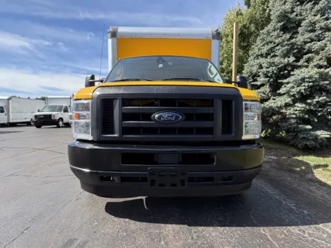More photos of 2022 Ford E-Series E-350 SD at Signature Truck Center, IL