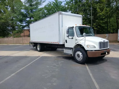 White 2019 Freightliner M2 106 24ft CDL Box Truck for sale in Crystal Lake, IL