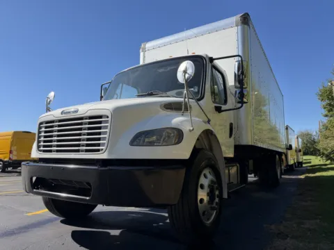 More photos of 2019 Freightliner M2 106 24ft CDL Box Truck at Signature Truck Center, IL
