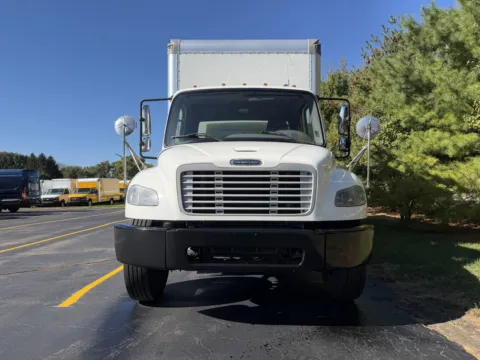 More photos of 2019 Freightliner M2 106 24ft CDL Box Truck at Signature Truck Center, IL