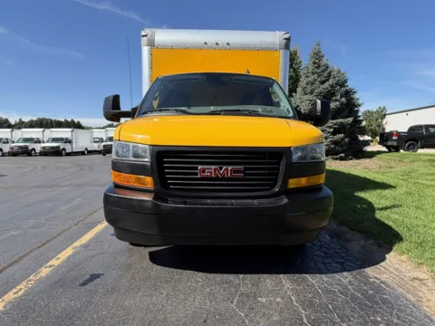 More photos of 2021 GMC Savana 3500 at Signature Truck Center, IL