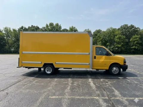 Yellow 2021 GMC Savana 3500 for sale in Crystal Lake, IL