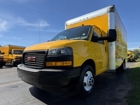 More photos of 2021 GMC Savana 3500 at Signature Truck Center, IL