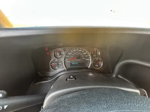 More photos of 2021 GMC Savana 3500 16ft Box Truck at Signature Truck Center, IL