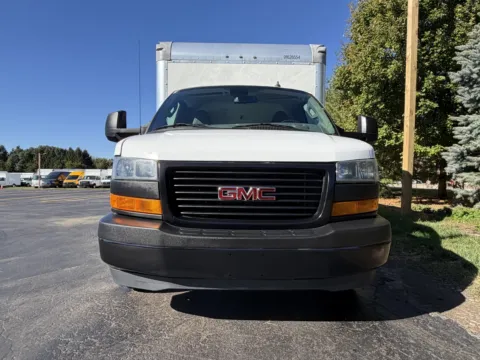 More photos of 2022 GMC Savana 3500 16ft Box Truck at Signature Truck Center, IL