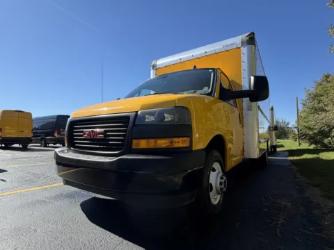 More photos of 2022 GMC Savana 3500 16ft Box Truck at Signature Truck Center, IL