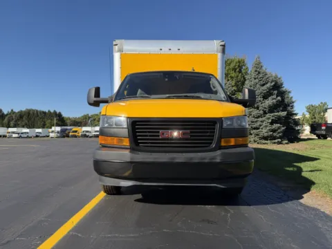 More photos of 2021 GMC Savana 3500 16ft Box Truck at Signature Truck Center, IL