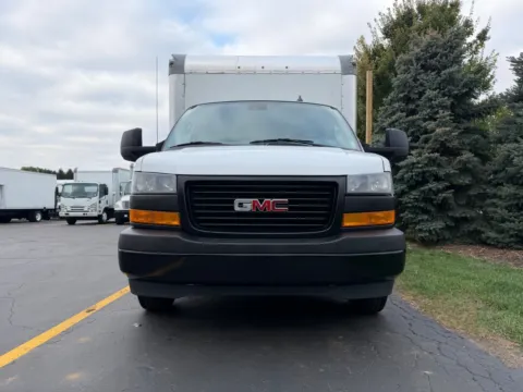 More photos of 2021 GMC Savana 3500 16ft Box Truck at Signature Truck Center, IL
