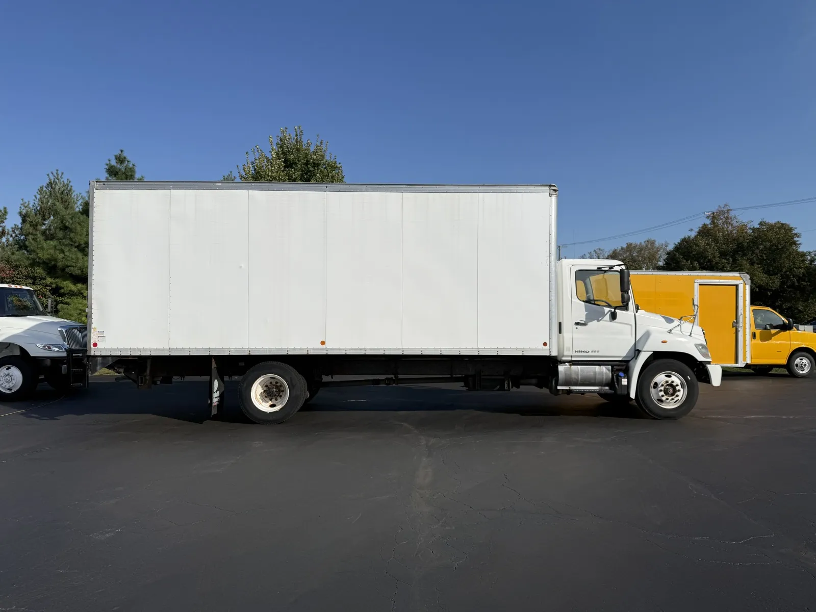 White 2018 Hino 338 24ft Box Truck for sale in Crystal Lake, IL