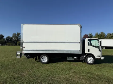 White 2018 Isuzu NPR 16ft Box Truck with Lift Gate for sale in Crystal Lake, IL