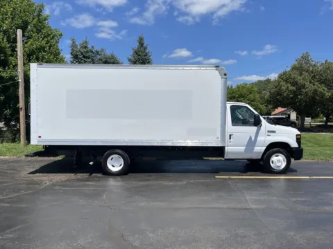 White 2016 Ford E-350 16ft Box Truck for sale in Crystal Lake, IL