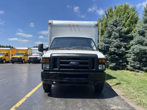 More photos of 2016 Ford E-350 16ft Box Truck at Signature Truck Center, IL