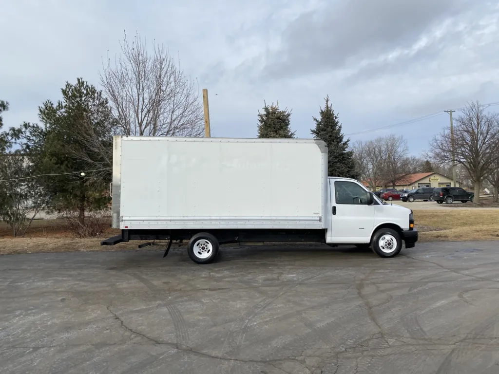 Used 2019 GMC Savana 3500 16ft Box Truck for sale in Crystal Lake