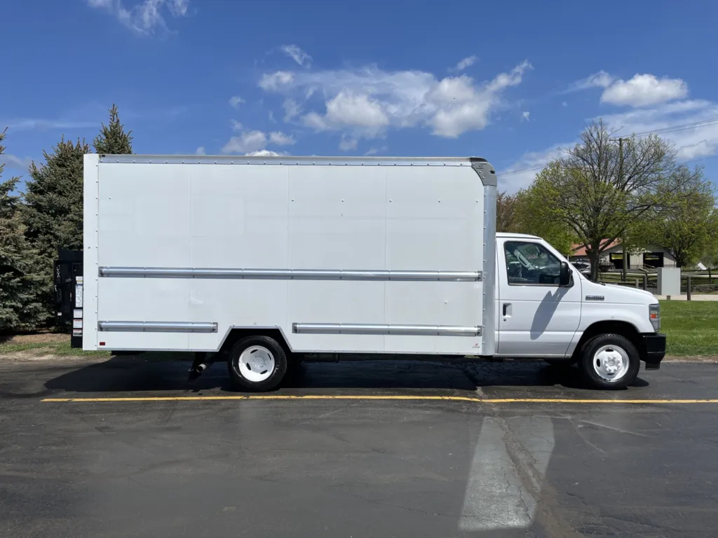 2022 Ford E-350 16ft Box Truck with Lift Gate for sale in Crystal Lake, IL