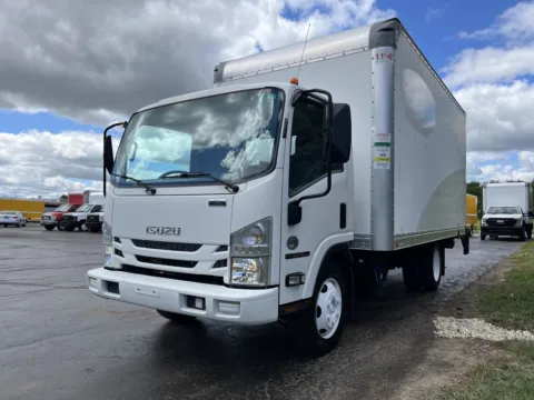 More photos of 2021 Isuzu NPR XD 16ft Cabover with Lift Gate at Signature Truck Center, IL
