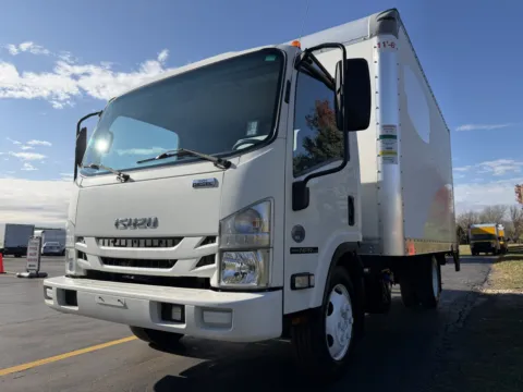 More photos of 2021 Isuzu NPR XD 16ft Cabover with Lift Gate at Signature Truck Center, IL