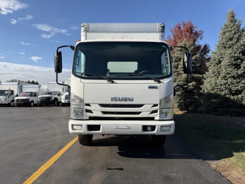 More photos of 2021 Isuzu NPR XD 16ft Cabover with Lift Gate at Signature Truck Center, IL