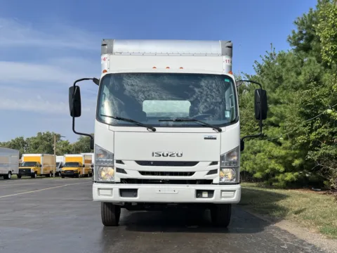 More photos of 2021 Isuzu NPR XD 16ft Cabover with Lift Gate at Signature Truck Center, IL