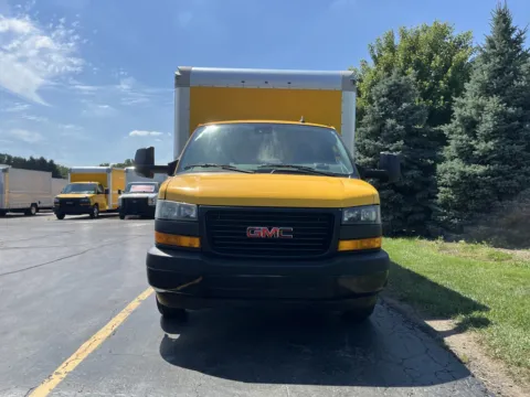 More photos of 2019 GMC 3500 16ft Box Truck at Signature Truck Center, IL