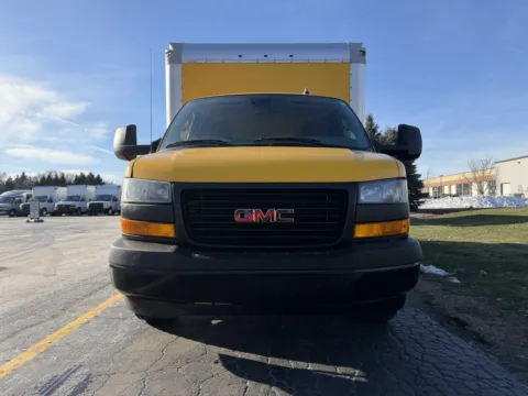 More photos of 2019 GMC 3500 16ft Box Truck at Signature Truck Center, IL