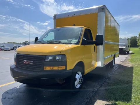 More photos of 2019 GMC 3500 16ft Box Truck at Signature Truck Center, IL