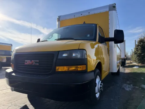 More photos of 2019 GMC 3500 16ft Box Truck at Signature Truck Center, IL