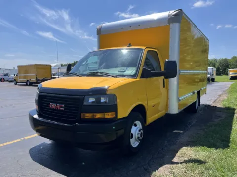More photos of 2021 GMC 3500 16ft Box Truck at Signature Truck Center, IL