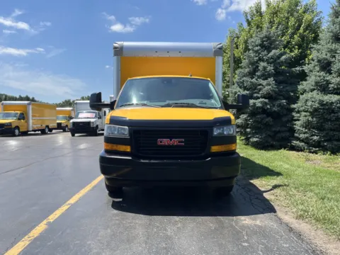 More photos of 2021 GMC 3500 16ft Box Truck at Signature Truck Center, IL