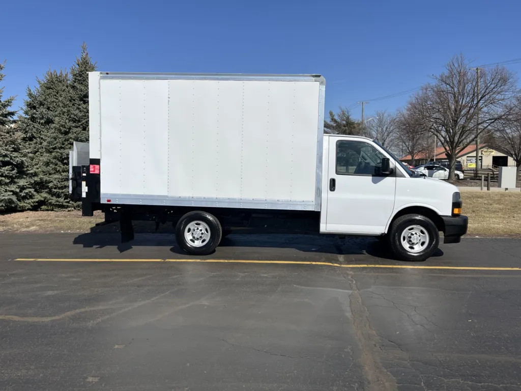 2019 Chevrolet 3500 12ft Box Truck with Lift Gate for sale in Crystal Lake, IL