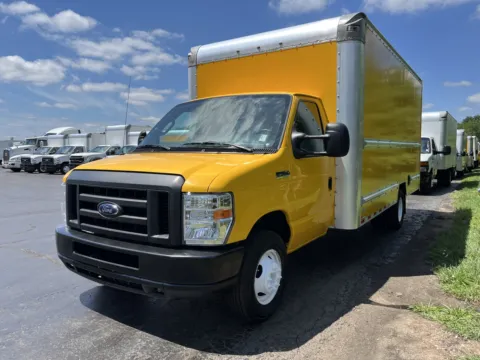 More photos of 2019 Ford E-350 16ft Box Truck at Signature Truck Center, IL