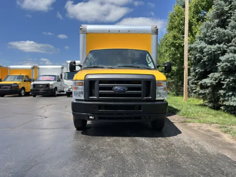 More photos of 2019 Ford E-350 16ft Box Truck at Signature Truck Center, IL