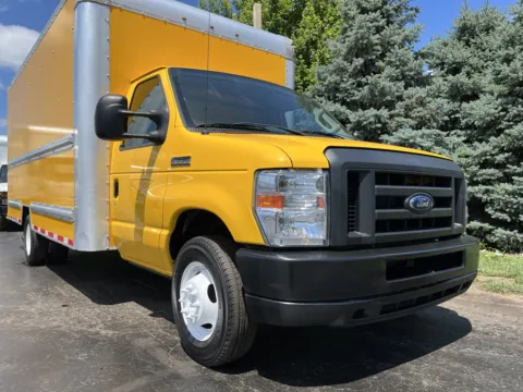 Another view of 2019 Ford E-350 16ft Box Truck for sale in Crystal Lake, IL at Signature Truck Center