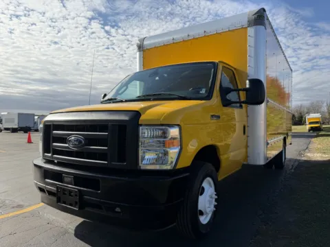 More photos of 2022 Ford E-350 16ft Box Truck at Signature Truck Center, IL