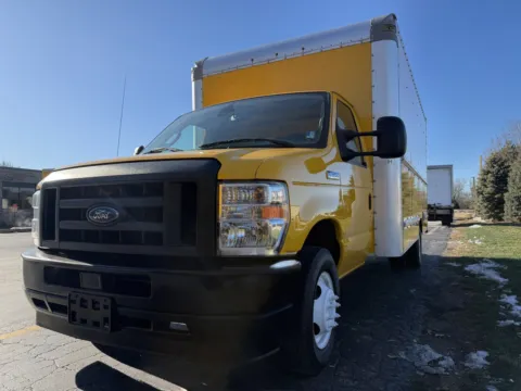 More photos of 2022 Ford E-350 16ft Box Truck at Signature Truck Center, IL