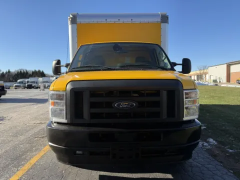 More photos of 2022 Ford E-350 16ft Box Truck at Signature Truck Center, IL