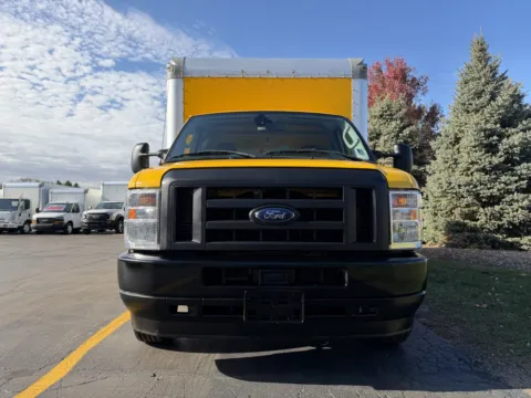 More photos of 2022 Ford E-350 16ft Box Truck at Signature Truck Center, IL