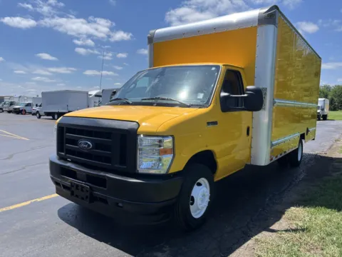 More photos of 2022 Ford E-350 16ft Box Truck at Signature Truck Center, IL