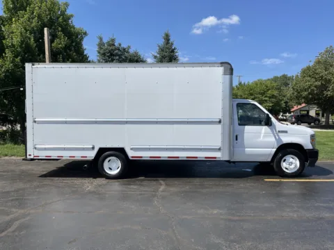 White 2021 Ford E-350 16ft Box Truck for sale in Crystal Lake, IL