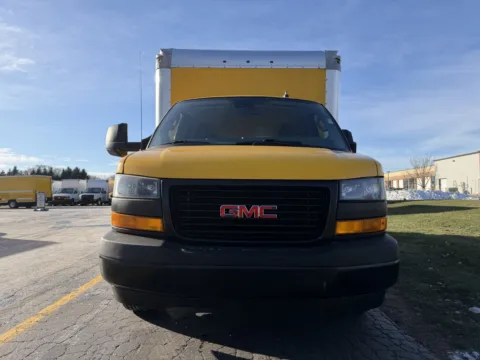 More photos of 2019 GMC 3500 16ft Box Truck at Signature Truck Center, IL